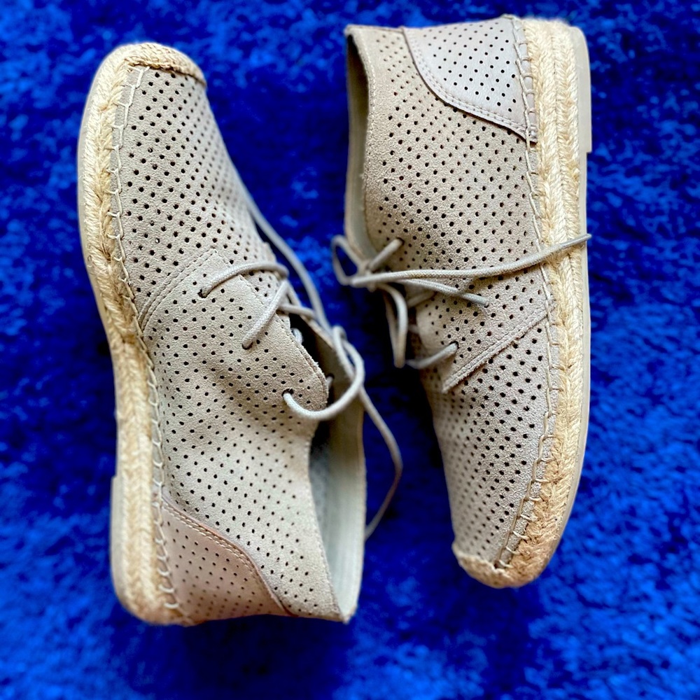 Dolce Vita Womens Trilby Chukka Sneakers